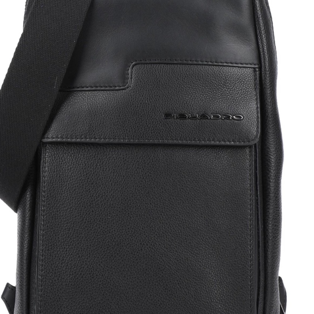 Piquardo cross body’s